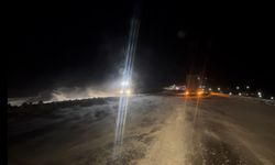 Ardahan'da etkili olan tipi Çıldır-Aktaş Sınır Kapısı yolunda ulaşımı aksattı