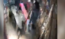 Asma tavan iş yeri sahibinin üzerine çöktü; o anlar kamerada