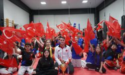 Avrupa şampiyonuna, minik sporculardan coşkulu karşılama