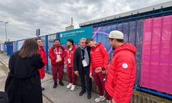 Bakan Bak İtalya'da milli sporcuları ziyaret etti