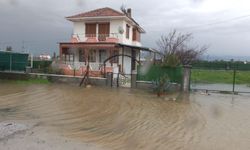 Balıkesir'de sağanak; yazlıkları ve tarım alanlarını su bastı