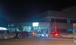 Bingöl'de otomobil refüje çarpıp takla attı: 2 yaralı