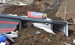 Bitlis'te toprak kaydı, erken tahliye faciayı önledi