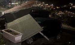 Bodrum'da fırtına etkili oldu ağaçlar devrildi, tekne karaya oturdu (2)