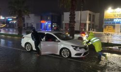 Bodrum'da sağanak yaşamı olumsuz etkiledi; yollar trafiğe kapandı