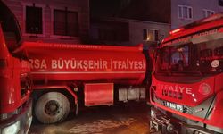 Bursa'da iş yerinde çıkan yangında 2 kişi dumandan etkilendi