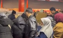 Bursa'da mağaza açılışında izdiham