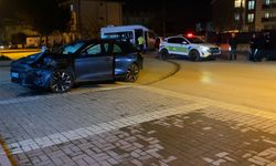 Bursa'da servis minibüsü ile otomobil çarpıştı: 9 yaralı