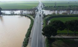 Büyük Menderes Nehri taştı; mahsur kalan çiftlik sahibi, jandarma helikopteri ile kurtarıldı