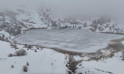 Buz tutan Ardos Gölü dronla görüntülendi