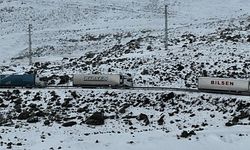 Buz tutan rampada TIR şoförleri mahsur kaldı
