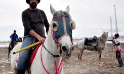 Çamurlu sahada bata çıka cirit