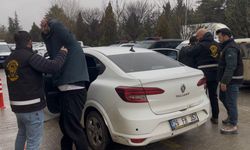 Çiftçiyi, 5 milyon liralık ziynet eşyasını alarak dolandıran şüpheliler yakalandı