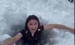 Çıldır Gölü'nün buz gibi suyuna daldılar