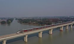 Çin'de demir yolu köprüsü çöktü: 5 ölü