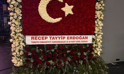 Cumhurbaşkanı Erdoğan'dan Bahçeli'ye Türk bayrağı motifli tebrik çiçeği