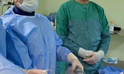 Daha önce 21 kez böbrek taşı operasyonu geçiren hastadan 295 taş çıkarıldı