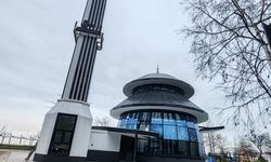Denize nazır 'camlı cami' ilk teravihle açılıyor