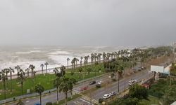 Doğu Akdeniz'i sağanak ve fırtına vurdu