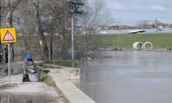 Edirne'de debisi artan Tunca'da 'kırmızı', Meriç'te 'turuncu' alarm verildi