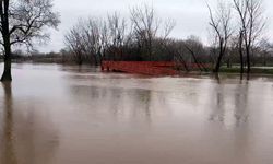 Edirne'de nehirlerin debisi arttı, 'turuncu alarm' verildi; Sarayiçi'ni su bastı (2)