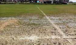 Edirne'de yağış sonrası sahaların zeminleri zarar gördü; 2 maç ertelendi