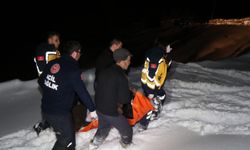 Ekipler, yolu kardan kapalı mahalledeki KOAH hastasına 4,5 saatte ulaştı