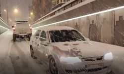 Erzurum'da kar yağışı etkili oldu; araçlar kara gömüldü (2)