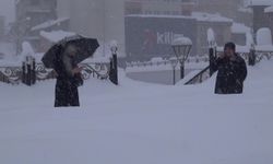 Erzurum'da kar yağışı etkili oldu; araçlar kara gömüldü/Ek fotoğraflar