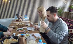 Erzurum'da kuzu etiyle yapılan 'cağ kebaba' tavuklu alternatif