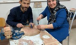 Eşinden öğrendiği mesleğin usta öğreticisi oldu