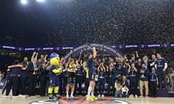 Fenerbahçe Beko kupasını aldı / Fotoğraf eklendi