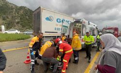 Fethiye'de otomobil istinat duvarına çarptı: 1 ölü, 3 yaralı