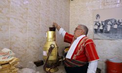 Fırat Nehri kenarında ağaçlardan toplanıp yapılan şerbete ramazan ilgisi