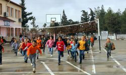 Fırat Nehri'ndeki atıl tekneyi onarıp, öğrencileri için kütüphaneye çevirdi/Ek fotoğraflar