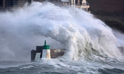 Fransa'da Nils Fırtınası nedeniyle 850 bin hane elektriksiz kaldı