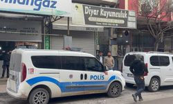 Gaziantep'te maskeli ve silahlı kuyumcu soygununda 1 kilo altın çalındı