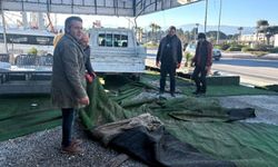 Hafif ticari araç, mağazaya girdi; 2 yaralı/Ek fotoğraflar