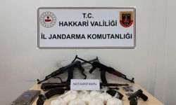 Hakkari'de 5 kilo metamfetamin ile silah ve mühimmat ele geçirildi