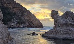 Hatay sahilinde gün batımında renk cümbüşü büyüledi