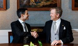 Hollanda'da yeni azınlık hükümeti yemin etti