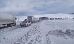 Ilgar Dağı tipi nedeniyle ulaşıma kapandı, 200 araçlık konvoy oluştu