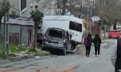 İstanbul- Avcılar'da yokuş aşağı kayan tuğla yüklü kamyon 2 araca çarptı