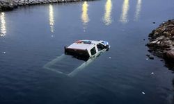 İstanbul - Bakırköy'de zabıta aracı denize düştü / Fotoğraf eklendi
