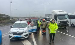 İstanbul- Başakşehir'de TIR, otomobile arkadan çarptı -1