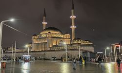 İstanbul - Berat Kandili Taksim Camii'nde dualarla idrak edildi