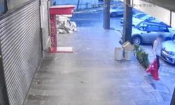 İstanbul - Beylikdüzü'nde iş yerinin önündeki Türk bayrağı indirildi; polis kameradaki şüpheliyi arıyor