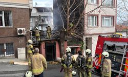 İstanbul- Beyoğlu'nda gecekondu alev alev yandı