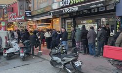 İstanbul - Beyoğlu'nda ilk iftar öncesi pide kuyruğu