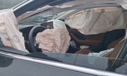 İstanbul- Çekmeköy'de gişelerde beton bariyere çarpan otomobilin sürücüsü yaralandı